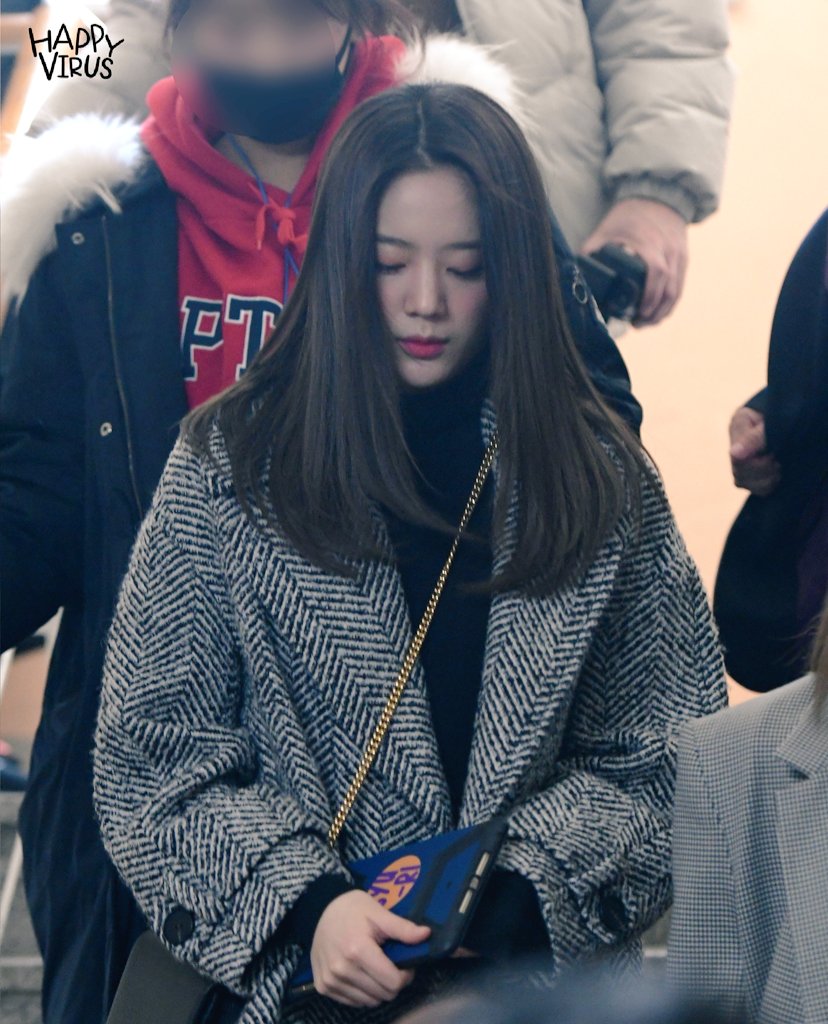 DzL0ErBVsAIqM4l.jpg:large