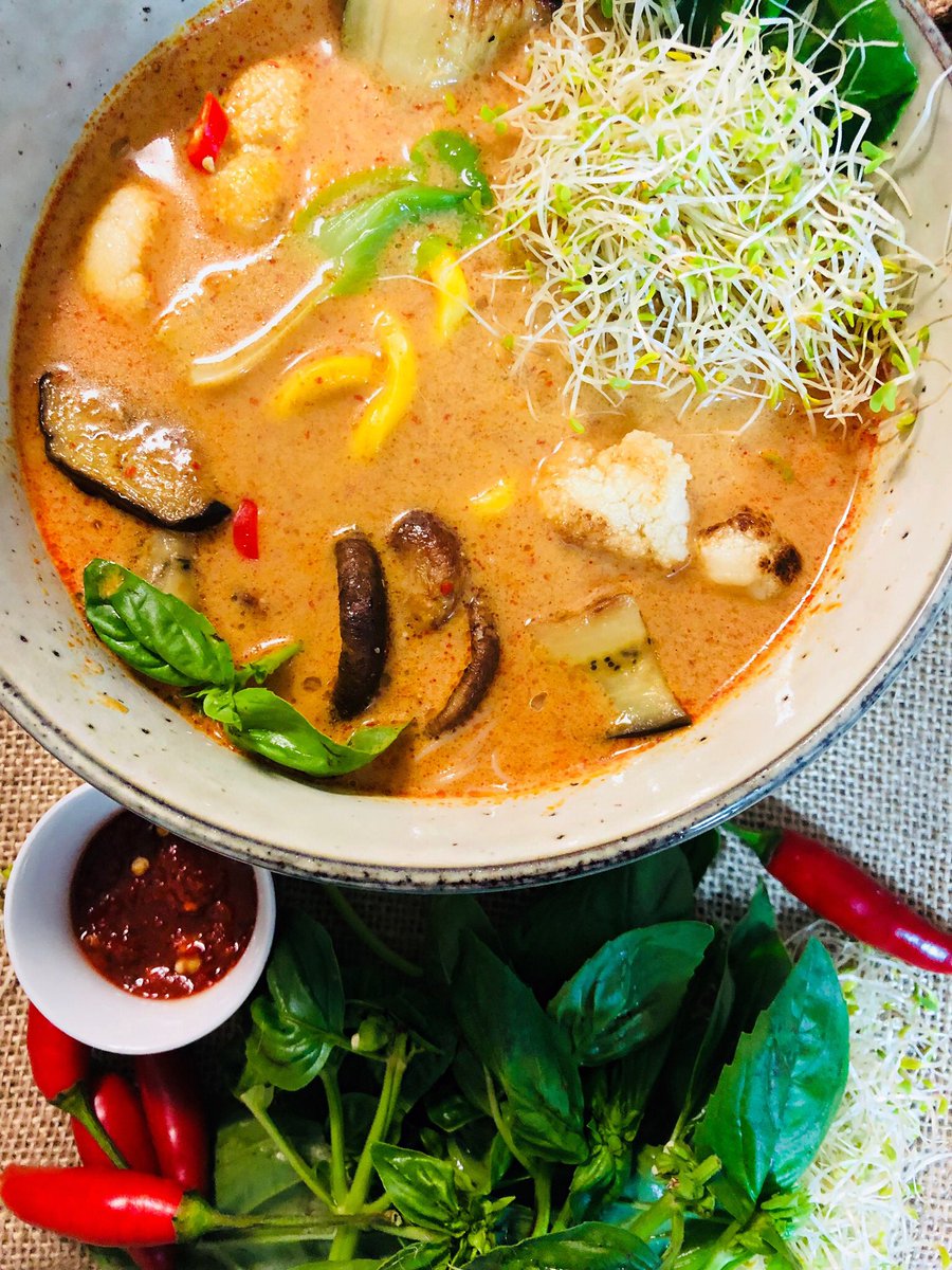 What this weather calls for #laksa #madebyme #soup #food #foodphotography #foodie #winterfood #dinner #dinnerideas #dinnerrecipes #homecooking #homecook #mkr #mkraustralia #coldweatherfood #vegetarian #vegetarianrecipes #vegetarien #vegetariano