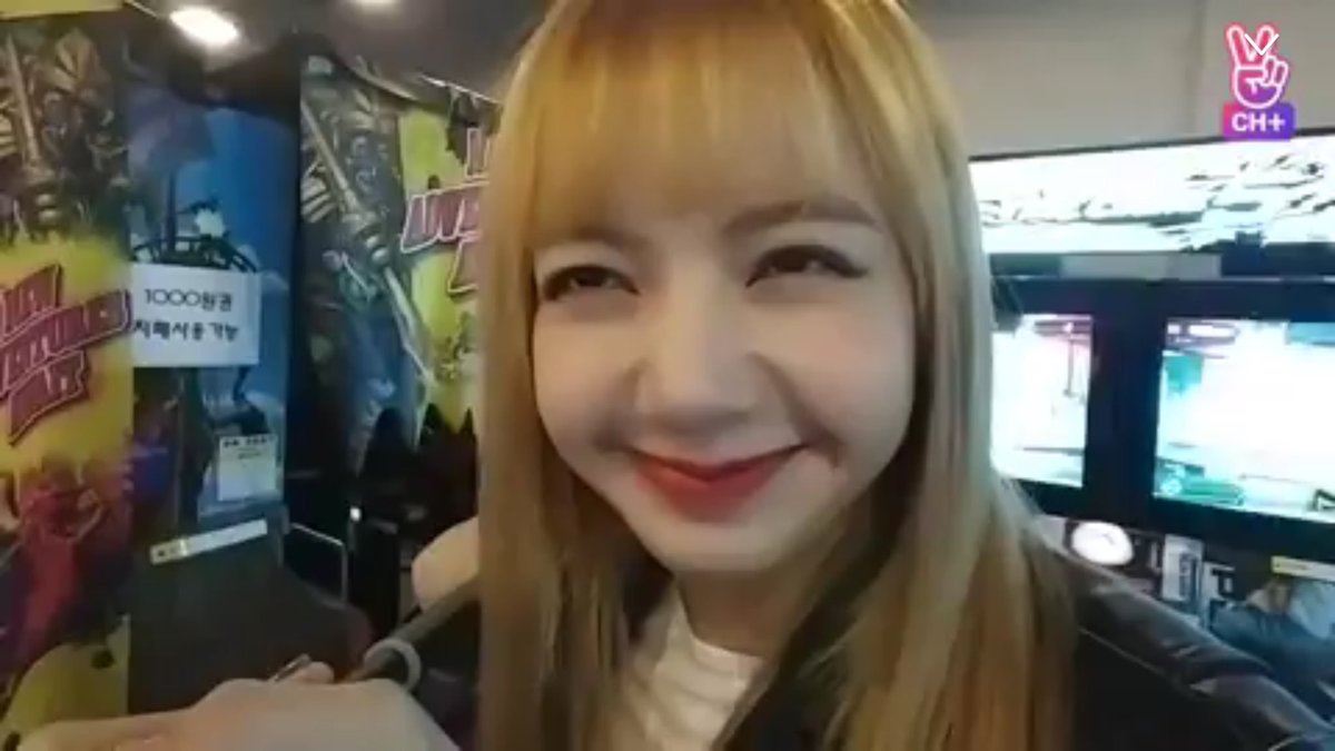 ayatisiti42's tweet photo. my bias trending 😍😘#LALISA
#LISA https://t.co/RRvV0Nskoc