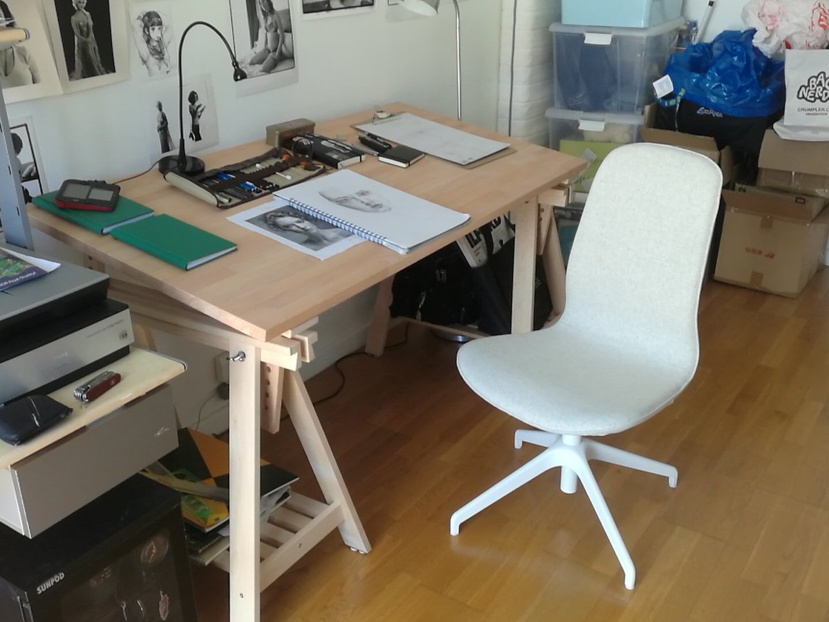 learning2sketch's tweet image. After years of delay, I finally have a workspace to work on my drawings, writing and reading. #workspace #drawing #writingtable