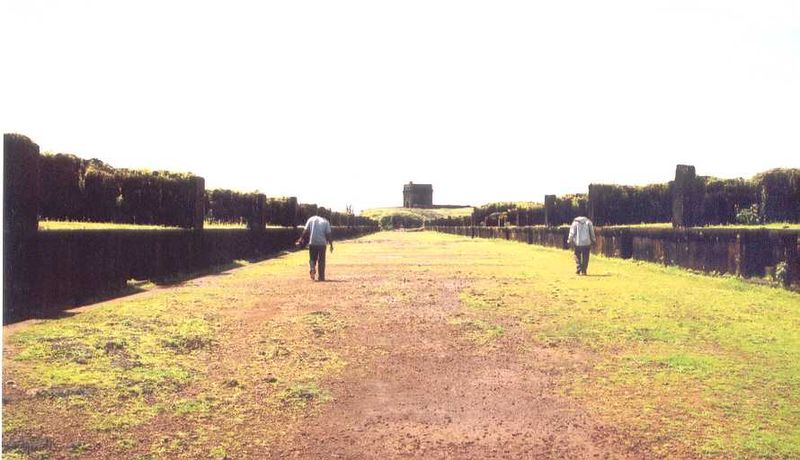 FortsIndian's tweet photo. #RaigadFort- Mahad, Raigad, Maharashtra.

The fort rises 820 meters (2,700 ft) above the sea level. There are approximately 1737 steps leading to the fort.

It was the capital of the  #MarathaEmpire during the rule of Chhatrapati Shivaji Maharaj.

#IndianForts 
#IncredibleIndia https://t.co/gzzy0Htr6E