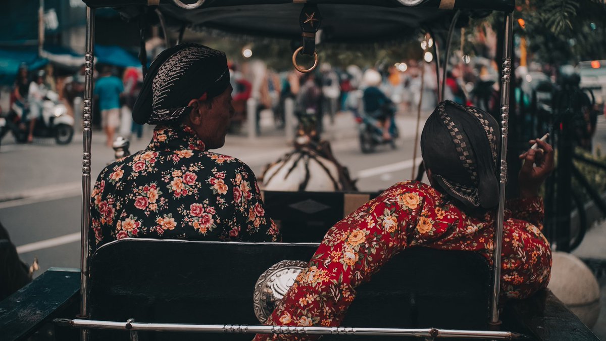 Jogja : tiada kata henti berbudaya dan rindu dengan suasana lokal nya. 

#jogja #fotografer #streetfoto #hunting #photographer #photography #PhotoOfTheDay #photograph #jalansehatbersamaprabowo