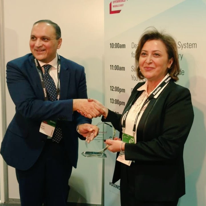 OracleConsult's tweet photo. @MalharKamdar presenting the client excellence award to Ms. Rana, CFO, M1 Group at #OOWDXB today!
We thank our customers for choosing #OracleConsulting as their preferred partners
#OracleConsulting #OracleConsult #ClientAwards @oracleopenworld @Oracle_ME https://t.co/Y49Ob5dVmr https://t.co/3sAdyJ1Ky3