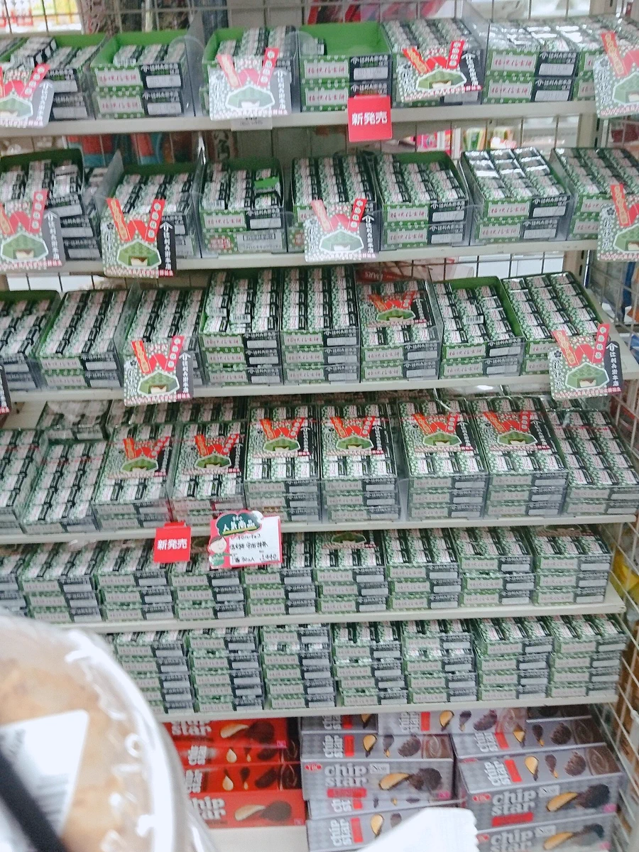 チロルチョコの誤発注！？とんでもない量の信玄餅味が陳列されていたｗｗｗ