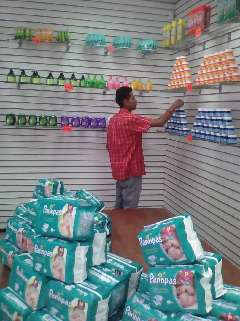 sacs_yaracuy's tweet photo. #SACSAvanza SACS YARACUY. Inspección de seguimiento y control a establecimiento q  comercializa productos cosméticos y así dar cumplimiento a la providencia administrativa 127-2017. San Felipe. https://t.co/iAjSdUuJwm