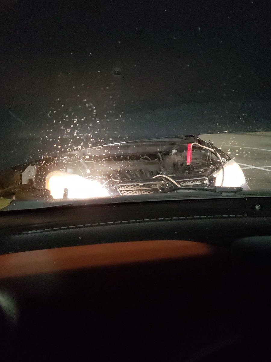 BigCheese's tweet photo. Welp. Stream will be late due to giving a jump to a stranger. #HelpIsHelp https://t.co/r2HC0wRCbI