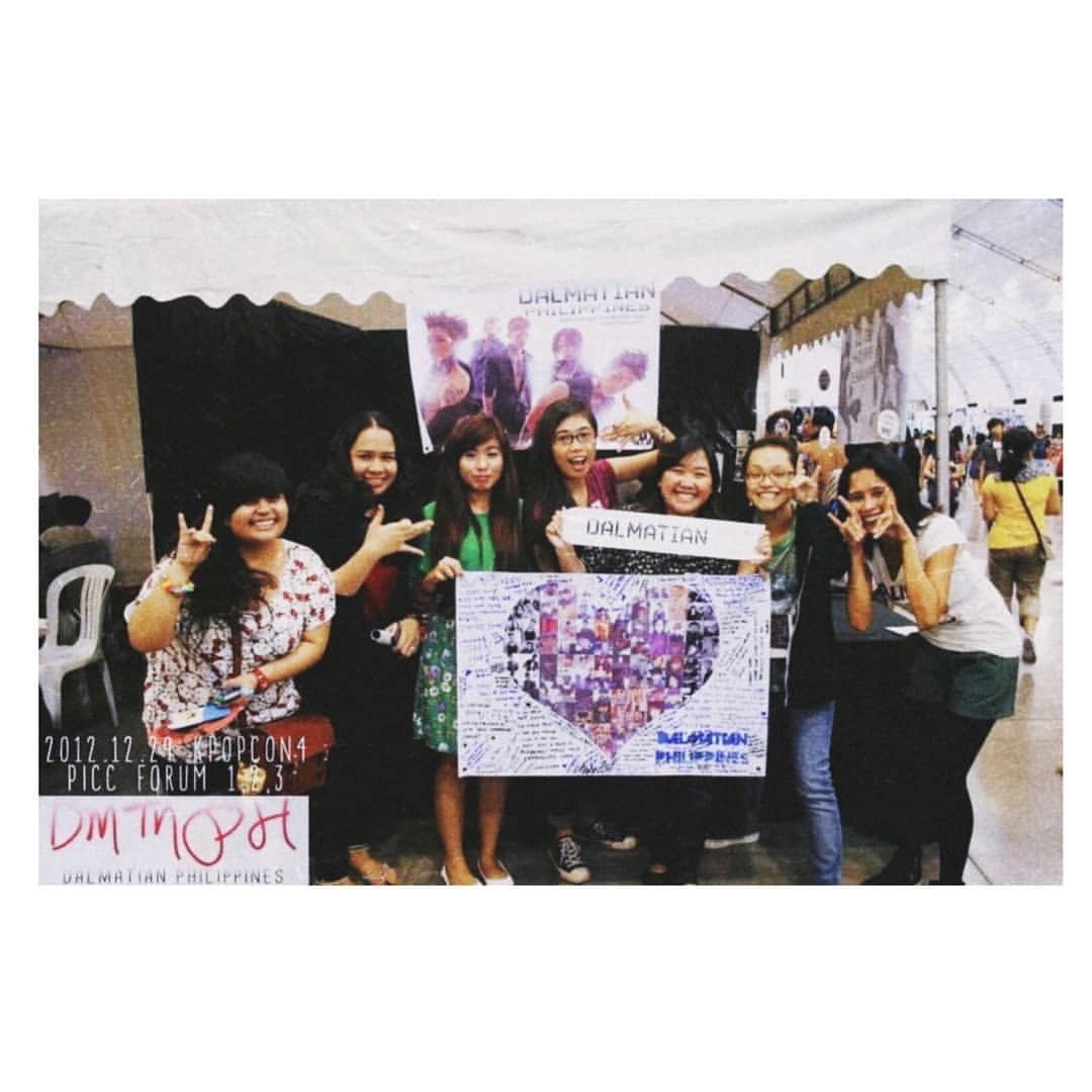 dalmatianph's tweet photo. Simon posted pics of our Dalmatian banner/poster for the Phil Kpop Convention in 2012. Thank you @SimonJakops! 💕💕💕 We miss Dalmatian! #달마시안 #사이먼박 #DMTN #SimonPark #jakops https://t.co/Zrx4DRFYuX