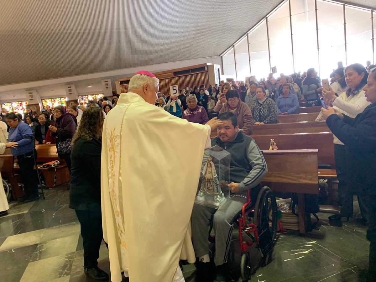 PastoralSiglo21's tweet photo. El @arzobispomty, presidió la Santa Misa en la Basílica de Guadalupe con motivo de la Jornada Mundial del Enfermo. Durante la celebración se ungió a los Enfermos. Antes se realizó el rezo del Santo Rosario y se impartió el sacramento de la Reconciliación.
#IglesiaDeMonterrey https://t.co/HTXpe8mAwc