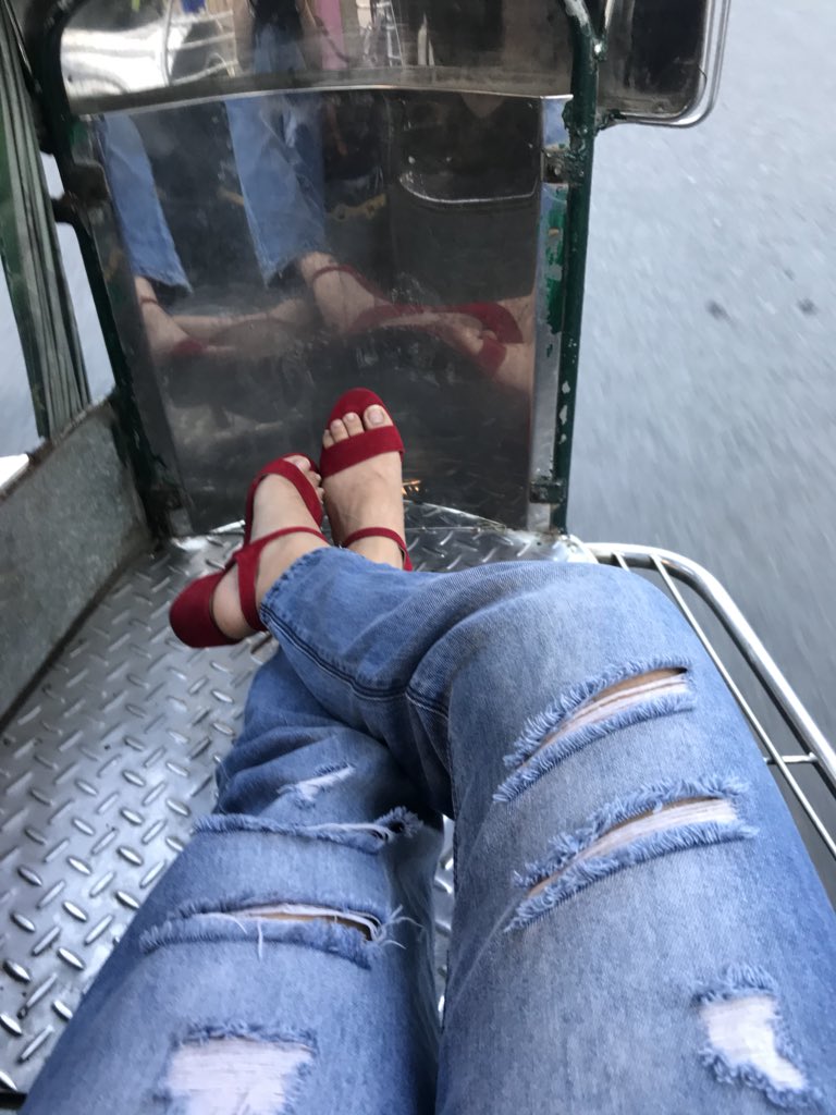 imcarminademesa's tweet image. #workrule

1. No ripped jeans

—
But look at me. Haha hihi:3 
—
Sometimes it’s good to break a rule &amp;amp; do/wear what you wanted.  🤟😏