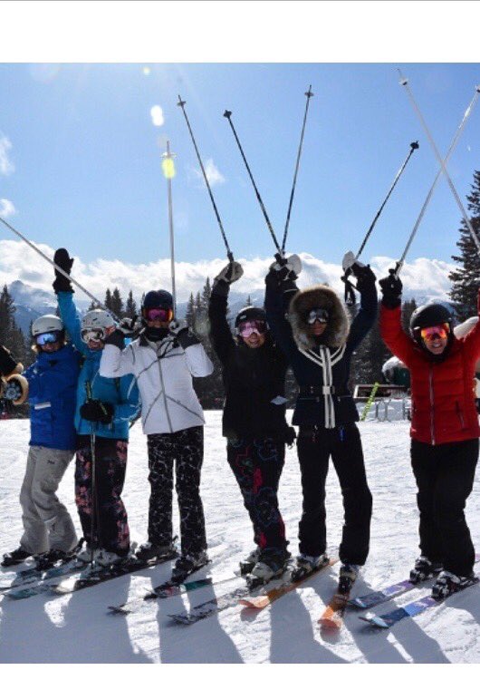KimRider's tweet photo. Women’s Winter Adventure Tour had quite the day! Ladies ❤️ to ski!   #vail #vailmtn #colorado https://t.co/ZoBRFpXQMK