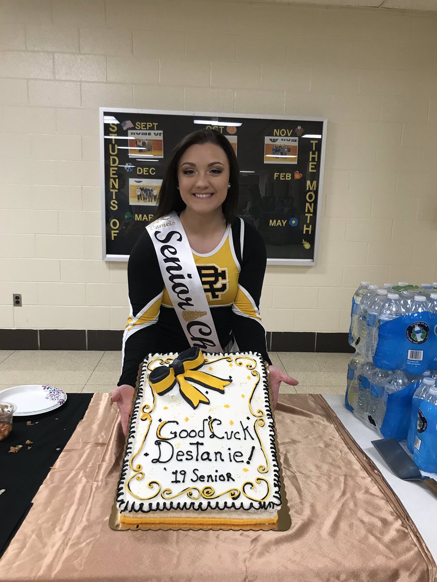 Happy Senior night to our one and only <a href="/destanie_nacey/">Des</a>!! You have made such an impact on the RC Cheer program and will be greatly missed!! 🎀💕