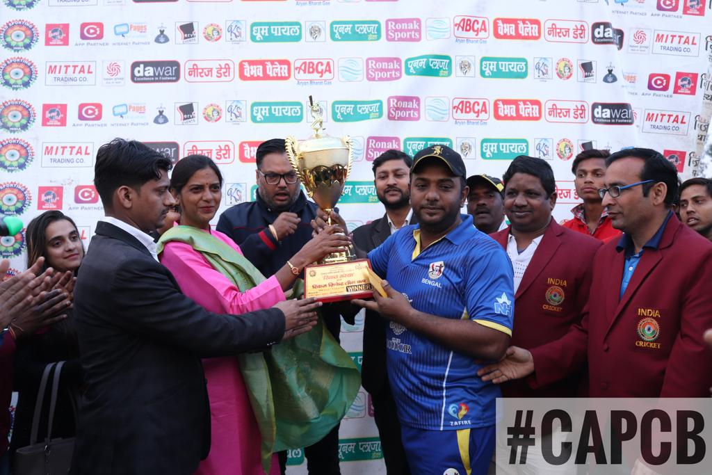 TeamCAPCB's tweet photo. This is the moment you strive for!🏆
🎉🎊

#BengalPhysicallyChallengedTeam win #NationalTournament in the #CityofTaj by defeating home team UP by 20 runs in the final 🤠
But what a nail biting finisher it was👏👏👏
@JoarderSuvro
#CAB #BengalCricket #PhysicallyChallengedCricket https://t.co/fV4nPtu7xm