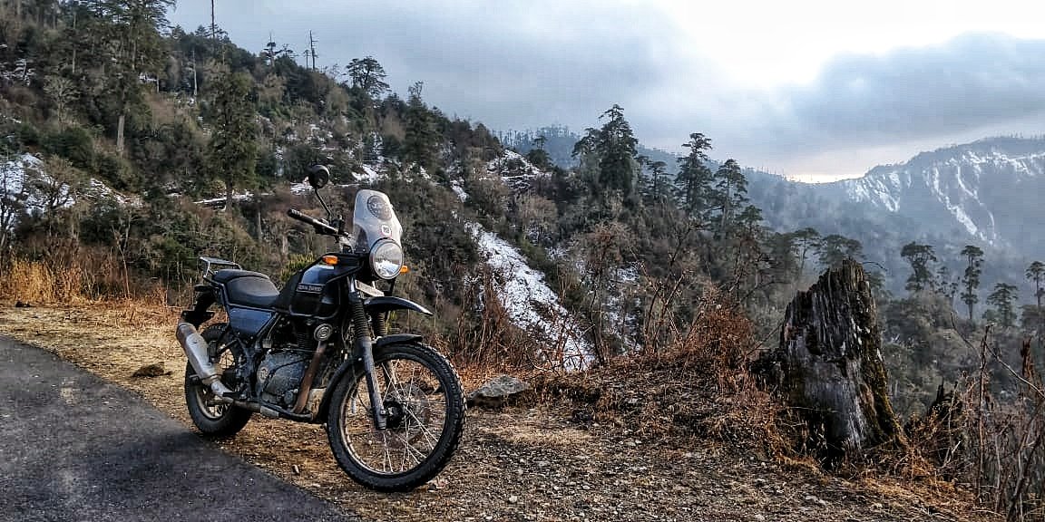 bikeindia's tweet photo. Yesterday's latter half was full of adventure and splendid scenery just after we crossed Mandala top. We also had a few minor mishaps on slippery black ice.
#RedPandaAdventures
#BikeIndia @royalenfield #Himalayan #touring #roadtrip #travel https://t.co/09abyNrQ52