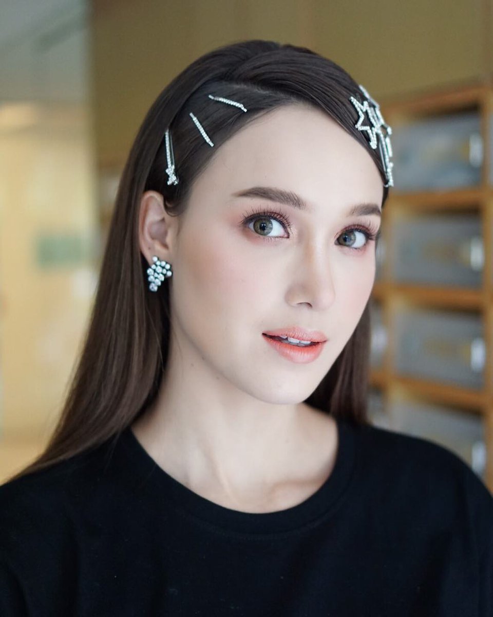 ถ่ายรูปยังมีเปลี่ยนมุมแต่ฉันรักคุณไม่มีเปลี่ยนแปลง #ด่าได้แต่อย่าแรง  thx @.kayve_official