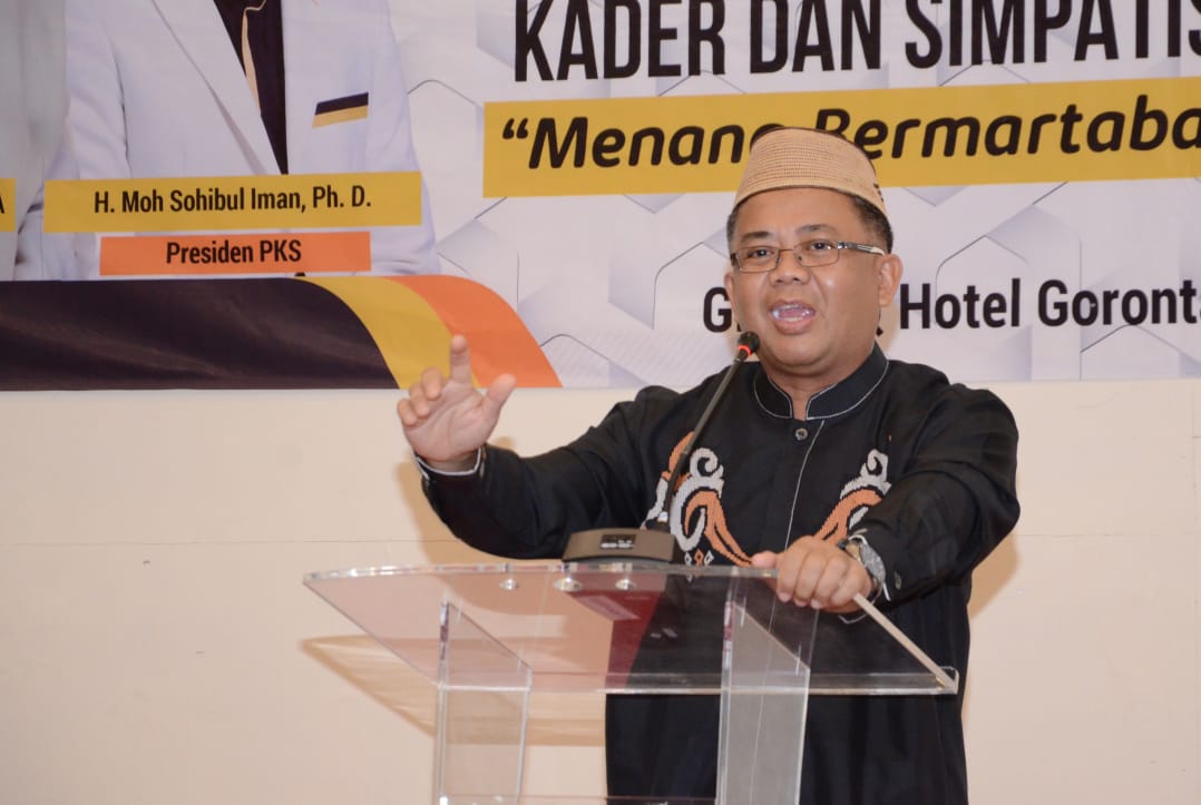 PKSejahtera's tweet photo. Dalam kesempatan silaturahim bersama kader dan simpatisan PKS Gorontalo Presiden PKS @msi_sohibuliman juga menyatakan bangga dengan militansi para kader yang telah bekerja dengan sangat luar biasa. 

#2019PilihPKS https://t.co/pr3Om3SQIA