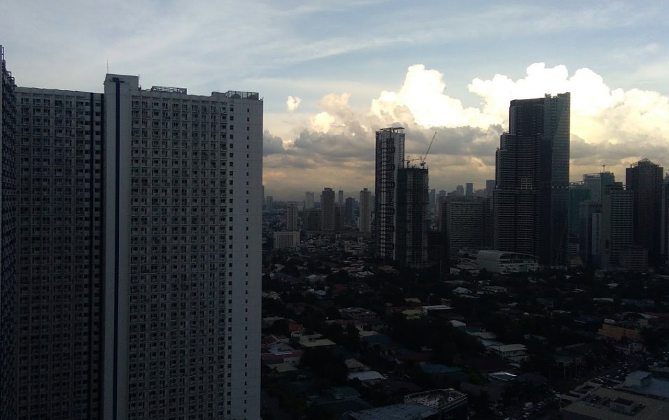 TomHollywood5's tweet photo. A unit with very good environment which is rare in the center of the Makati city. It's 2BR with two balconies and a room for housemaid, fully furnished, all appliances are included. 
You are welcome to view it once we had an appointment.
Mobile: 0977 830 1892 (English Speaking) https://t.co/ck7uTujvJA