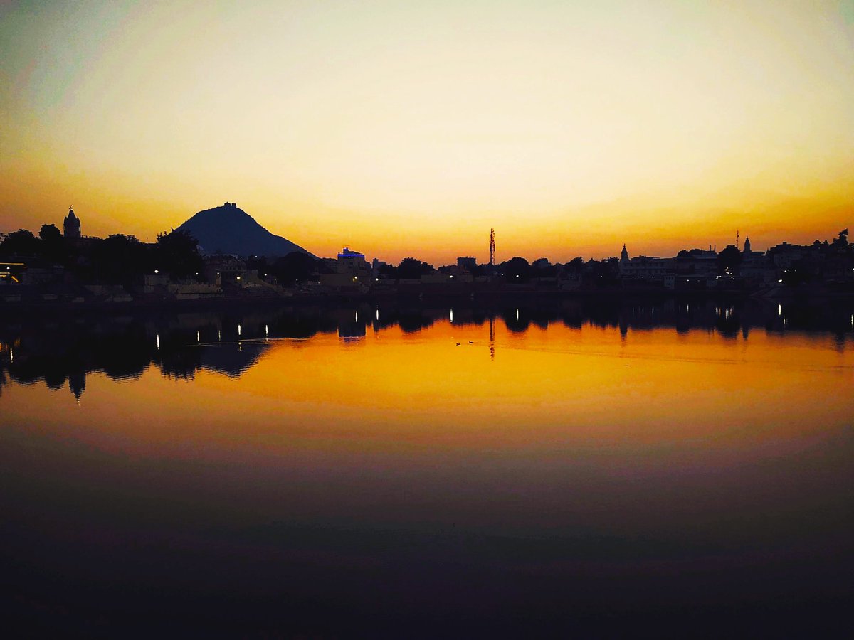 india_tff's tweet photo. When you reach a place without a clue & get such a view...😍 #amazingplace #pushkarcity #colourfull #moments #instagood #instalove #instadaily #tffindia #tffindiatravel #pushkarlake #naturephotography #sunsetview #sunsetpoint #lovetravel #potd #picoftheday #india #india_tff https://t.co/UCk1GZQos3