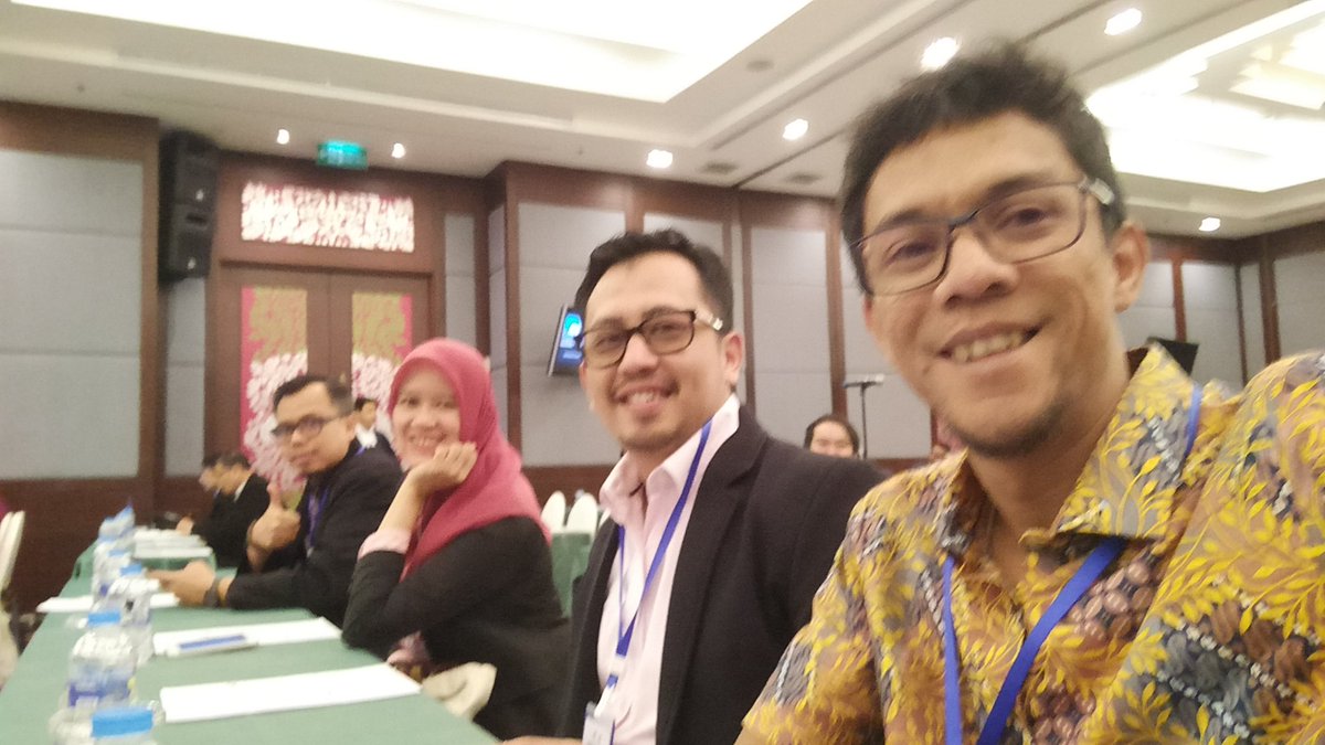 AndroJkusumah's tweet photo. Presenting our works to the #crossdisciplines communities at #scientific #Conference is one of the essential thing on #sharingknowledge #lessonlearned is not just for us to learnt but also the others to learnt from us.
#iCOMOS2019 #onehealth #onescience #AMR #oneworld https://t.co/Oljg12Np1j