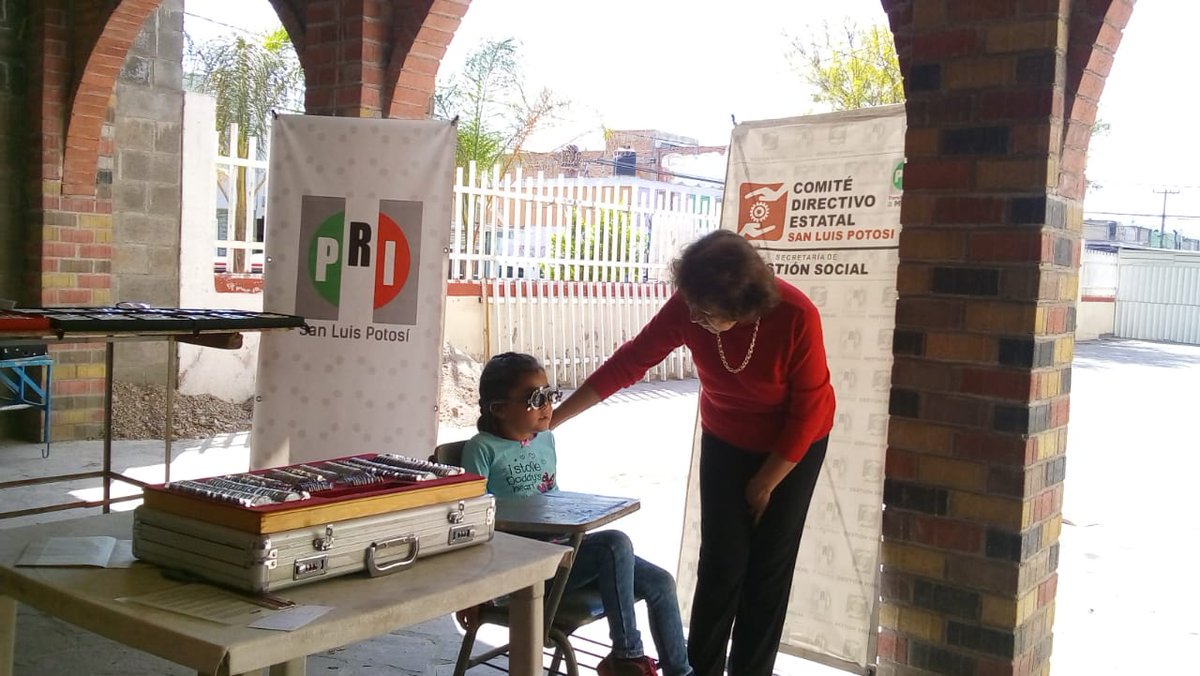 GestionSLPPRI's tweet photo. Yo #VoyAlPRI a la campaña de salud visual. Porque mi Partido se preocupa por mi y por mi familia. #ColoniaPrados https://t.co/WTY8ofHbGk