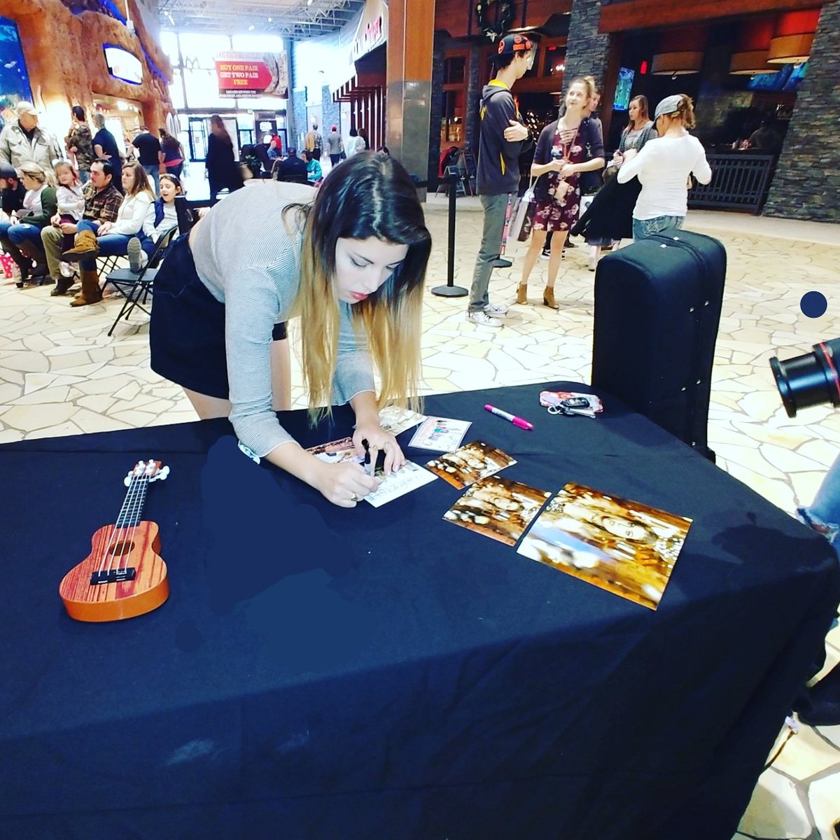 Win an autographed, picture, postcard, or ukulele from <a href="/PaigeKeiner/">Paige Keiner</a> Check out her interview for details!

sdwhitefeather.com/art2art/paigek…

#Art2Art #artistssupportingartists #artistinterviews #independentartist #indieartist #artistsofinstagram #Giveaway #giveawaycontest