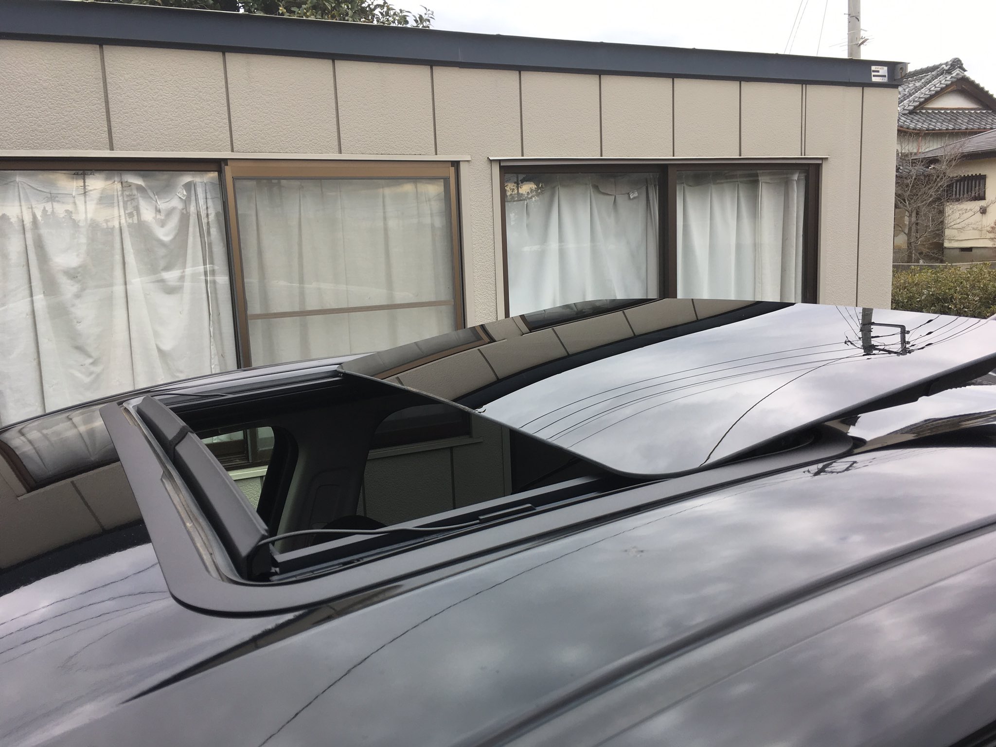 クリジュン 親父が新車で買ったヴェゼルにいつのまにか後付けのサンルーフつけてた しかも自分でwww T Co 4z9t4486g0 Twitter