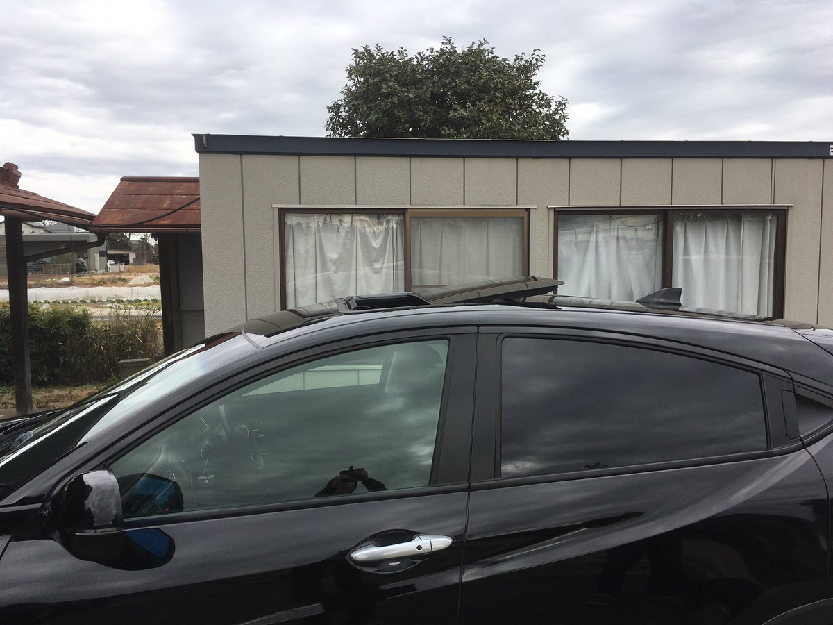 クリジュン 親父が新車で買ったヴェゼルにいつのまにか後付けのサンルーフつけてた しかも自分でwww T Co 4z9t4486g0 Twitter