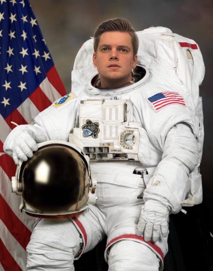 CaucasianJames's tweet photo. when she says she needs space https://t.co/tK4UhhNPep
