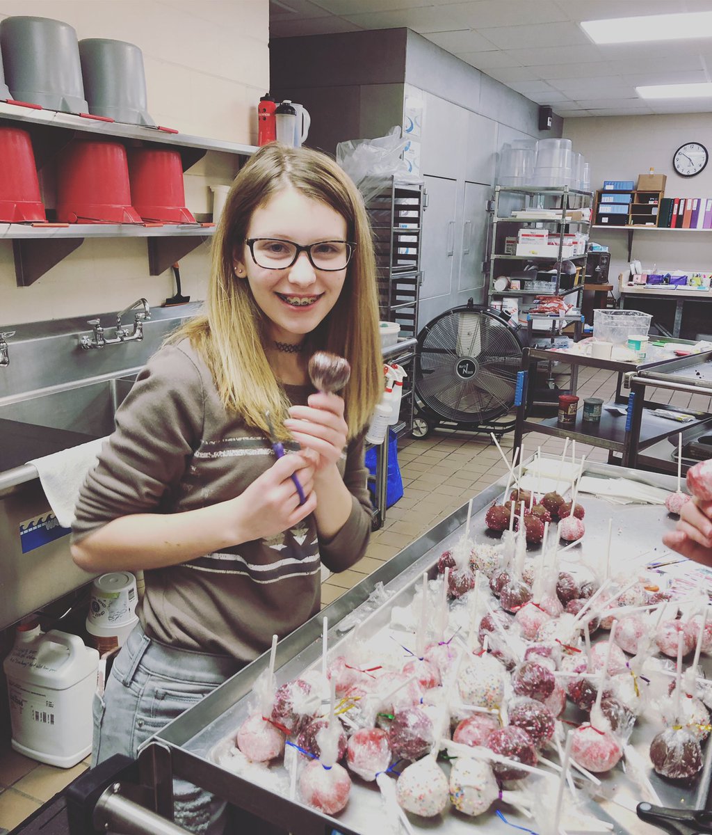 fc_dance's tweet photo. Busy bakers! 🎂🍭 

#round2 #fcdance #crickettes #gocrickets #fundraiser @thrivent #actionteam https://t.co/pKQKFAFs5l