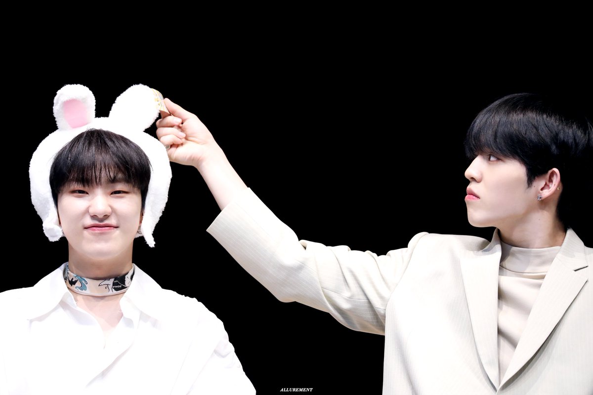 allurement_COUP's tweet photo. 190209 코바코홀

       (만족)                                         이게 뭐지..?

#최승철 #에스쿱스 #SCOUPS #호시 #HOSHI
#seventeen⁠ ⁠⁠ ⁠⁠ ⁠ #세븐틴⁠ ⁠⁠ ⁠⁠ https://t.co/hCCFQ6J1Ar