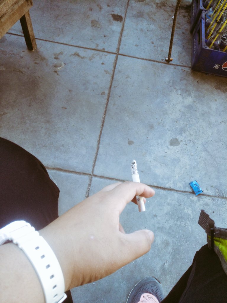SavageBitchy's tweet photo. kind of mood 😒😂 sagwa ng kamay halata laspag na kakalaba hahahahahahahaah😒 https://t.co/GBiB9FioYo