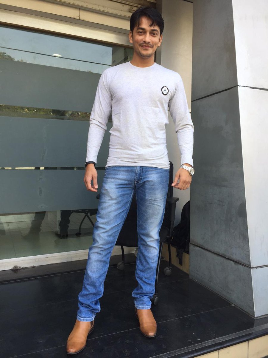 bjrawat's tweet photo. @RedTapeindia #WearItLikeYouOwnIt @RedTapeindia 
Fell in love at first sight with these shoes and they have been my companion throughout many #ValentinesDays https://t.co/0aHzatt8It