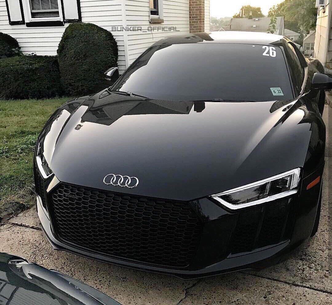 LifeGoaIz's tweet photo. black R8 😯 https://t.co/nDGgtt4wj3