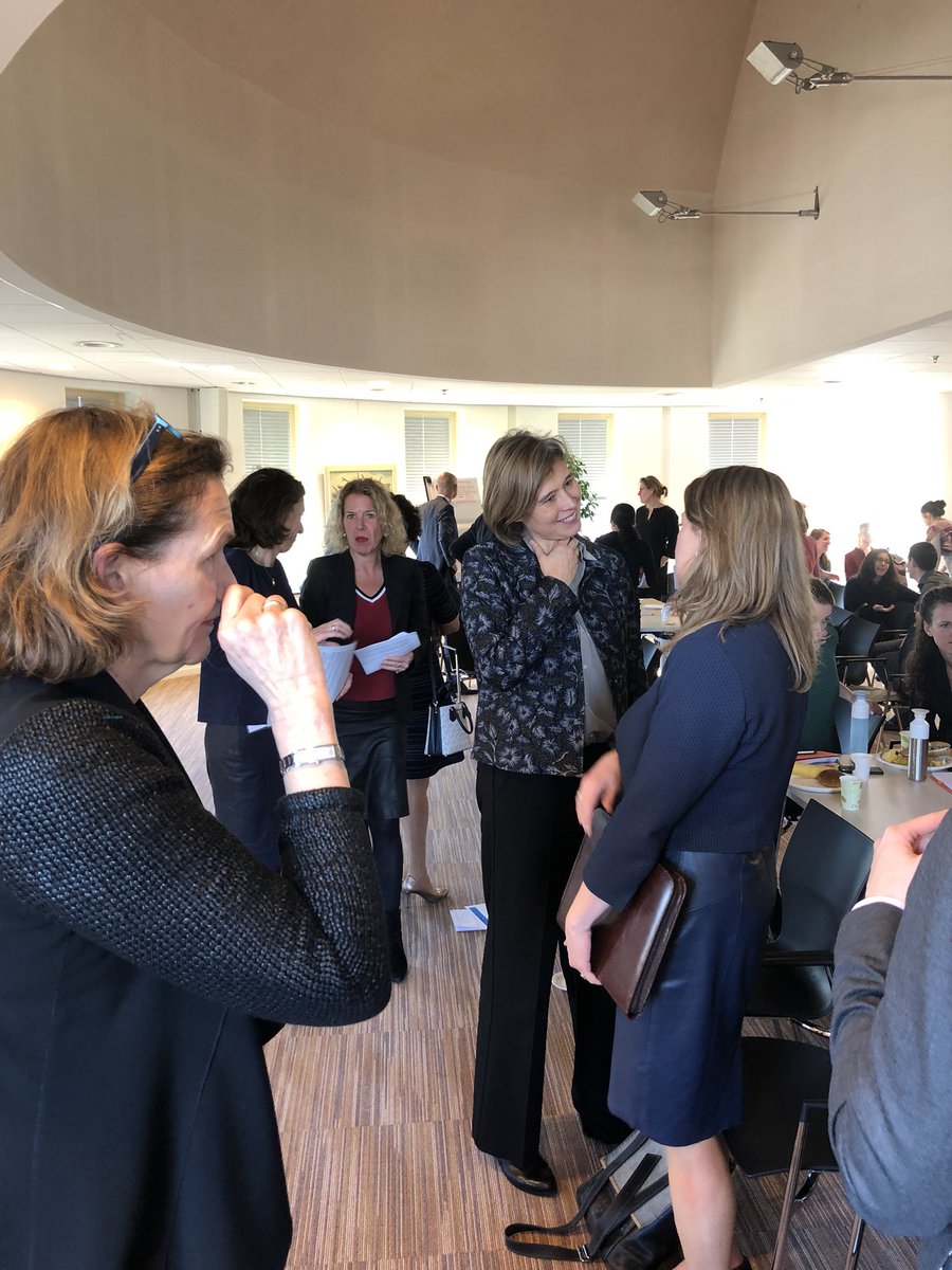 Dutch 🇳🇱 female entrepreneurs in international business experience opportunities (profit, personal development) &amp; challenges (combining work &amp; care, exclusion of networks, effect of stereotypes): study findings that ask for tailor made solutions &amp; support!