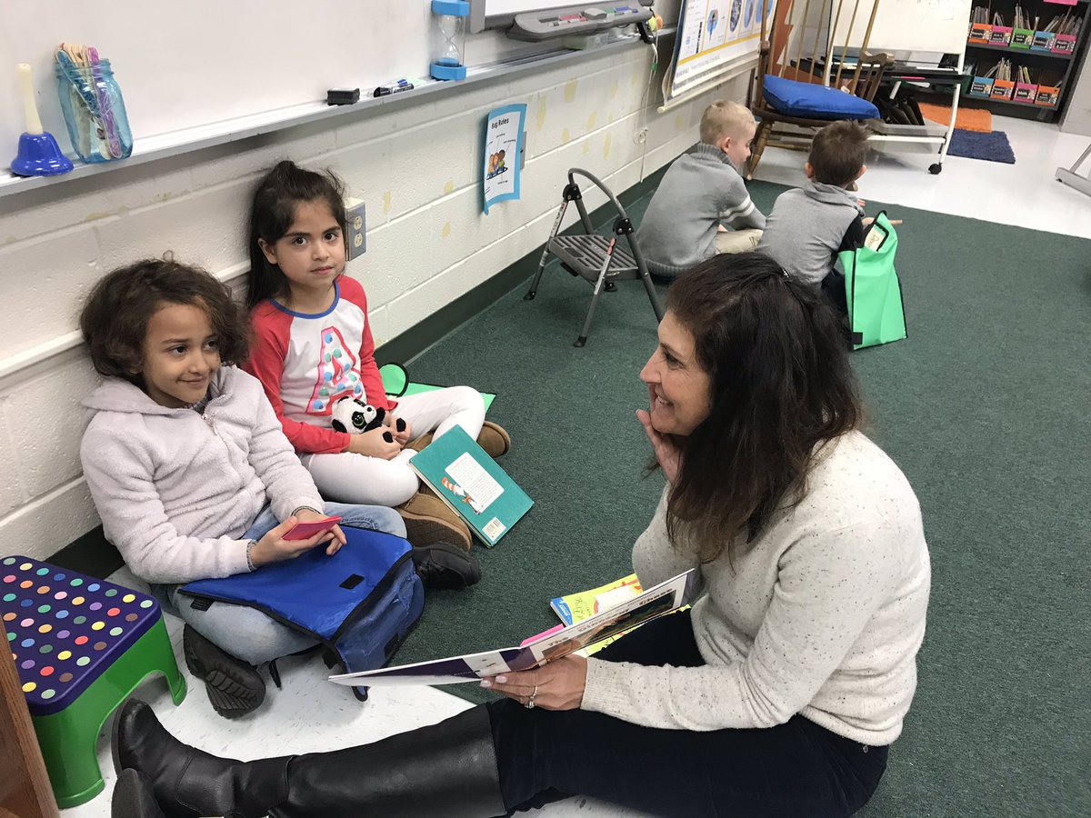 LaurenMihalik's tweet photo. @RRD_LCPS 1st grade teaches strategy groups to practice the “triple check” method! @AbbyLSacco @rhstatesman8 @evihickman1 #Pathwayslabsites https://t.co/Lj0X9lVyj2