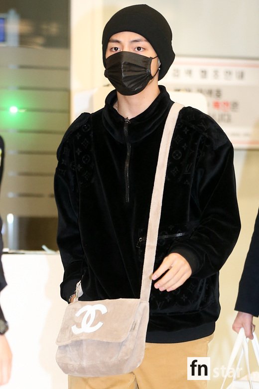 X \ BTS V News / ʟᴀʏᴏ(ꪜ)ᴇʀ على X: [190212 Naver articles about #BTSV's  eyes, visual and airport fashion at incheon] 25.  26. 27.  28. 🌟LIKE, RECOMMEND AND
