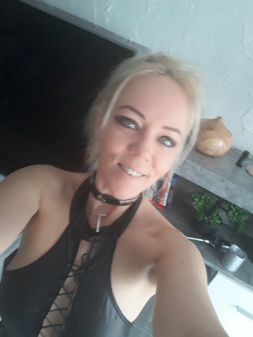 Xxx jour deux, acte deux. tournage Br&ecirc;me, 3 prise Xxx 🤪😜💋 https://t.co/C0HLcwTGci<a href="/tag/mvsales"class="tags"><span>#mvsales</span></a>