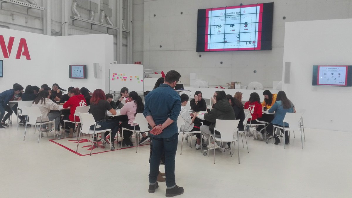 WeAreIngenio's tweet photo. ⚡Otro martes #FlipAndDo con el #IESPabloGargallo en @ZGZActiva. Geniales los alumnos y alumnas... y los profes implicadísimos!! 💡 #emprender #educación #designthinking https://t.co/0C0nVrIIH6