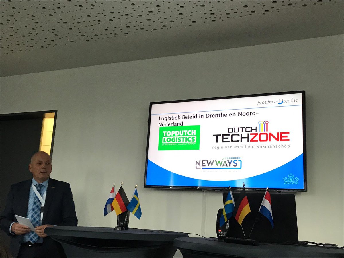 Op dit moment wordt bij de Euroterminal in Coevorden gesproken over de #containershuttle naar Malmö. 3 jaar na de eerste trein rijdt deze nu 3x per week. In een volle zaal passeren grensoverschrijdende ontwikkelingen en kansen de revue <a href="/DutchTechZone/">Dutch TechZone</a> <a href="/TopDutchCom/">TopDutch</a>