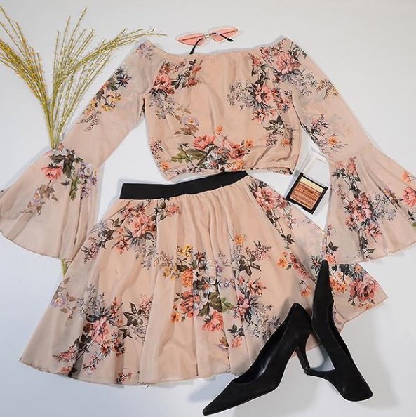 StalkBuyLove's tweet image. Florals for Valentine’s 🌸
Shop this look for your special day! 💖
Link 🛍: bit.ly/2UXZuUf + bit.ly/2X0bd6j 
.
.
#stalkbuylove #onlineshopping #fashion #flatlay #style #floral #coord #skirt #top #peach #tuesday #fashionflatlay