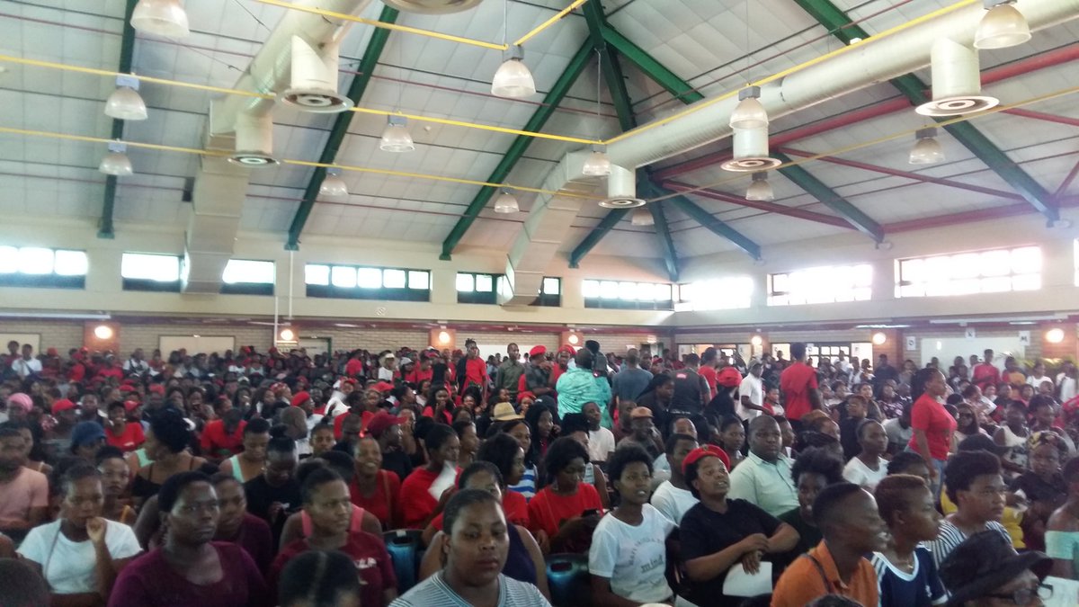 itv_sa's tweet image. #EFFSRC and #DUT students are still coming in numbers #DutShooting