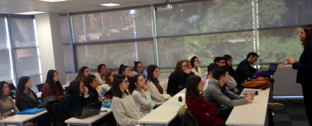 MariaDomingo's tweet photo. Avui a 1r del grau educació Primària i Infantil @EducacioUIC la CONVIDADA @mtxllbalcells -directora @colegiosilbcn- per anar APRENENT sobre direcció escolar, recursos humans, documents institucionals, clima escolar, innovació, transformació educativa. @canalspolomaria https://t.co/MwFhpESdWX