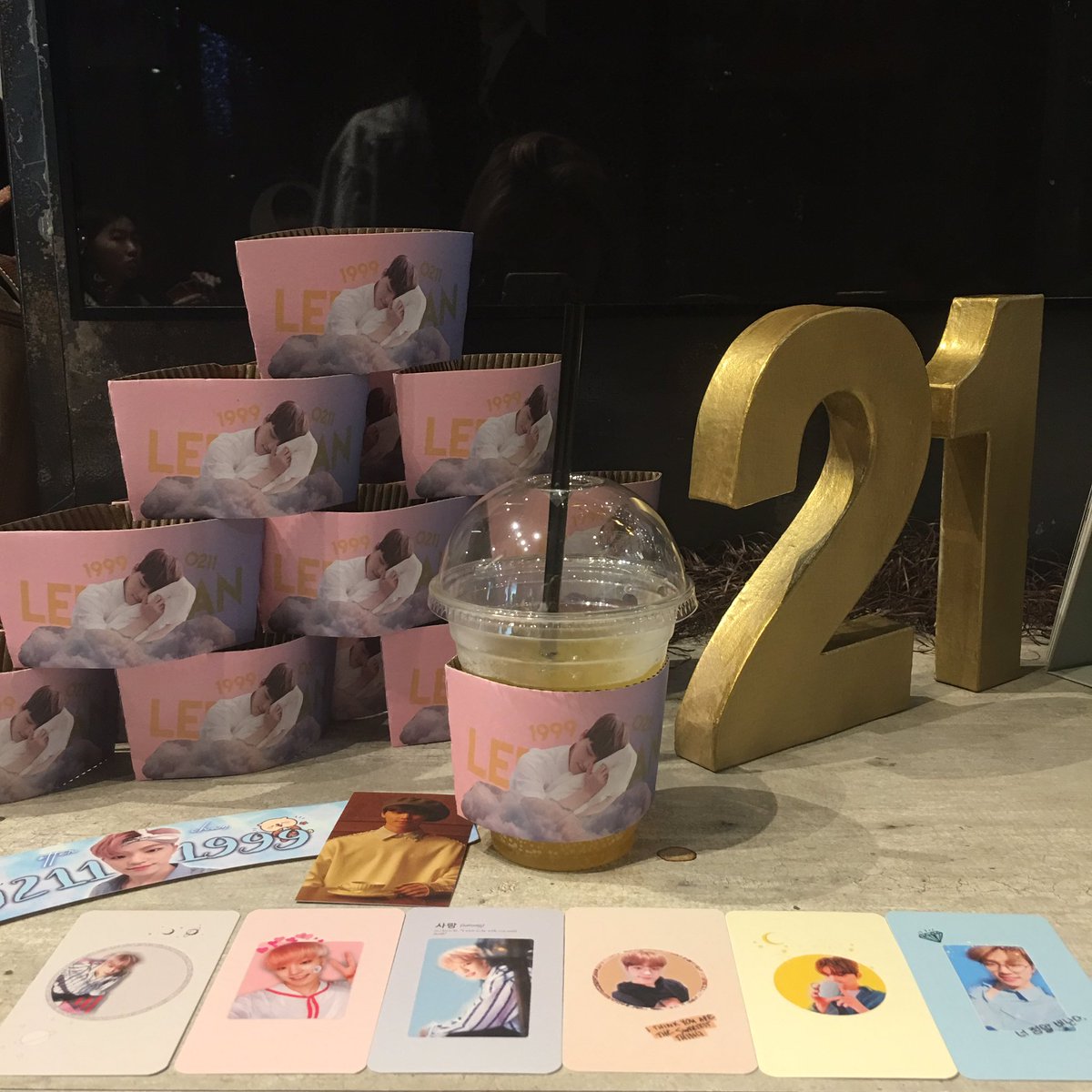 poutsboo's tweet photo. thank u @DreamWithChan for organizing this event, everything is so pretty :(( <33 

#DREAMWITHCHAN https://t.co/lP0LChqWfC