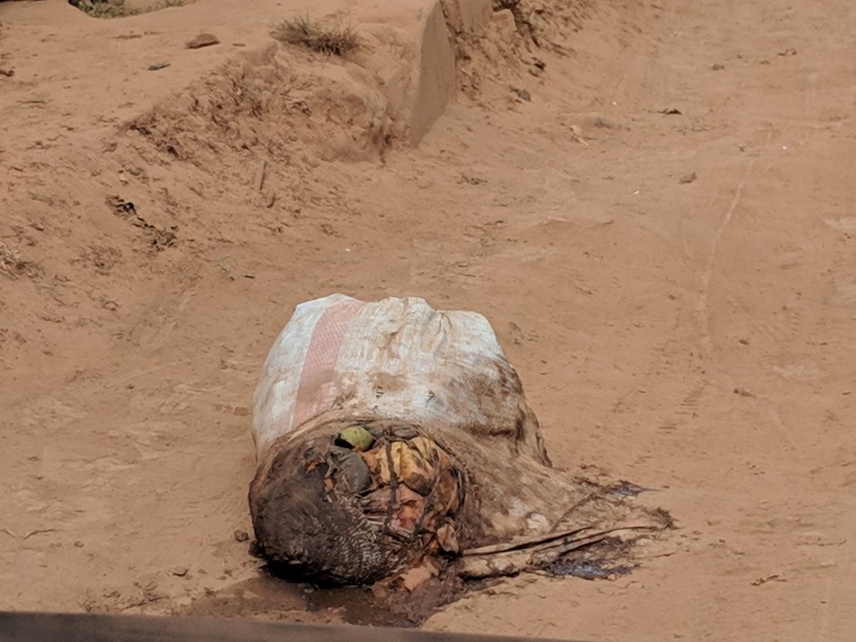 skaheru's tweet photo. Dear @KCCAUG @KCCAED @KCCASpox there's a serious need to rein in all these solid waste transporters so they don't keep doing this. If their trucks aren't covered they'll keep spreading garbage along the way. #CleanUG #RecycleUG https://t.co/K1nWOg3Gag
