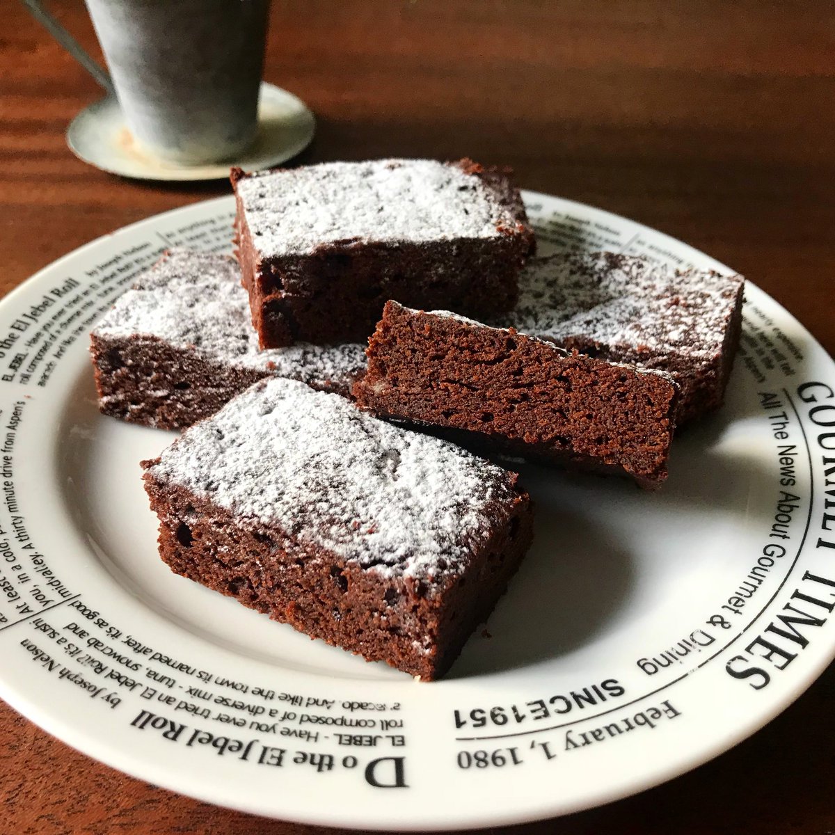 ライフハック チョコレートや焼き菓子に振る粉砂糖がない場合 片栗粉 を茶漉しで振るとそれっぽく見える 片栗粉の方が粉砂糖感ある Togetter ライフハック チョコレートや焼き菓子に振る粉砂糖がない場合 片栗粉 を茶漉しで振るとそれっぽく見える 片栗粉の方が粉砂糖感ある Togetter