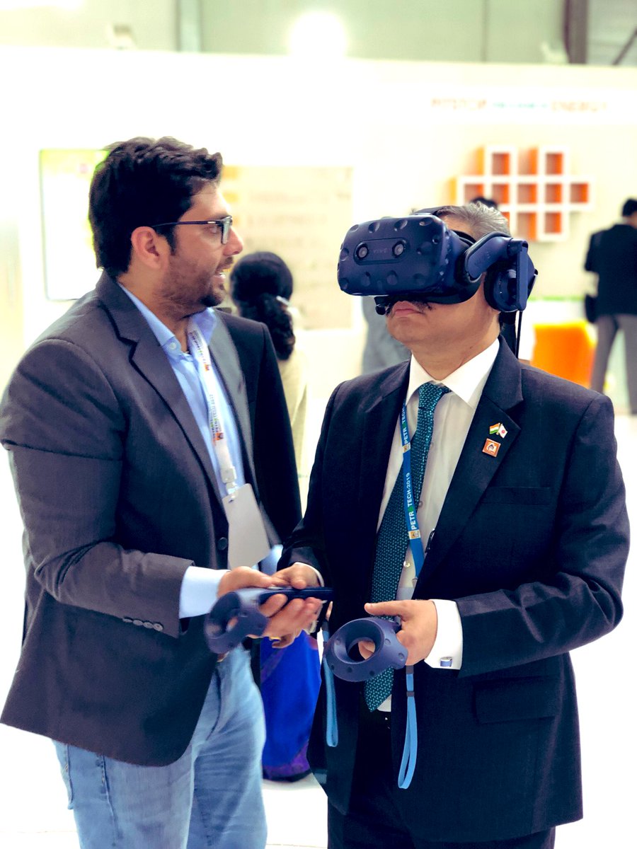 IndianOilcl's tweet photo. Director(R&amp;D), IndianOil, @RamakumarDr reviews IndianOil pavilion and interacts with the industry delegates. #IndianOilAtPetrotech #Petrotech2019 #FutureReady #PassionForExcellence https://t.co/vGg6t0iAuC