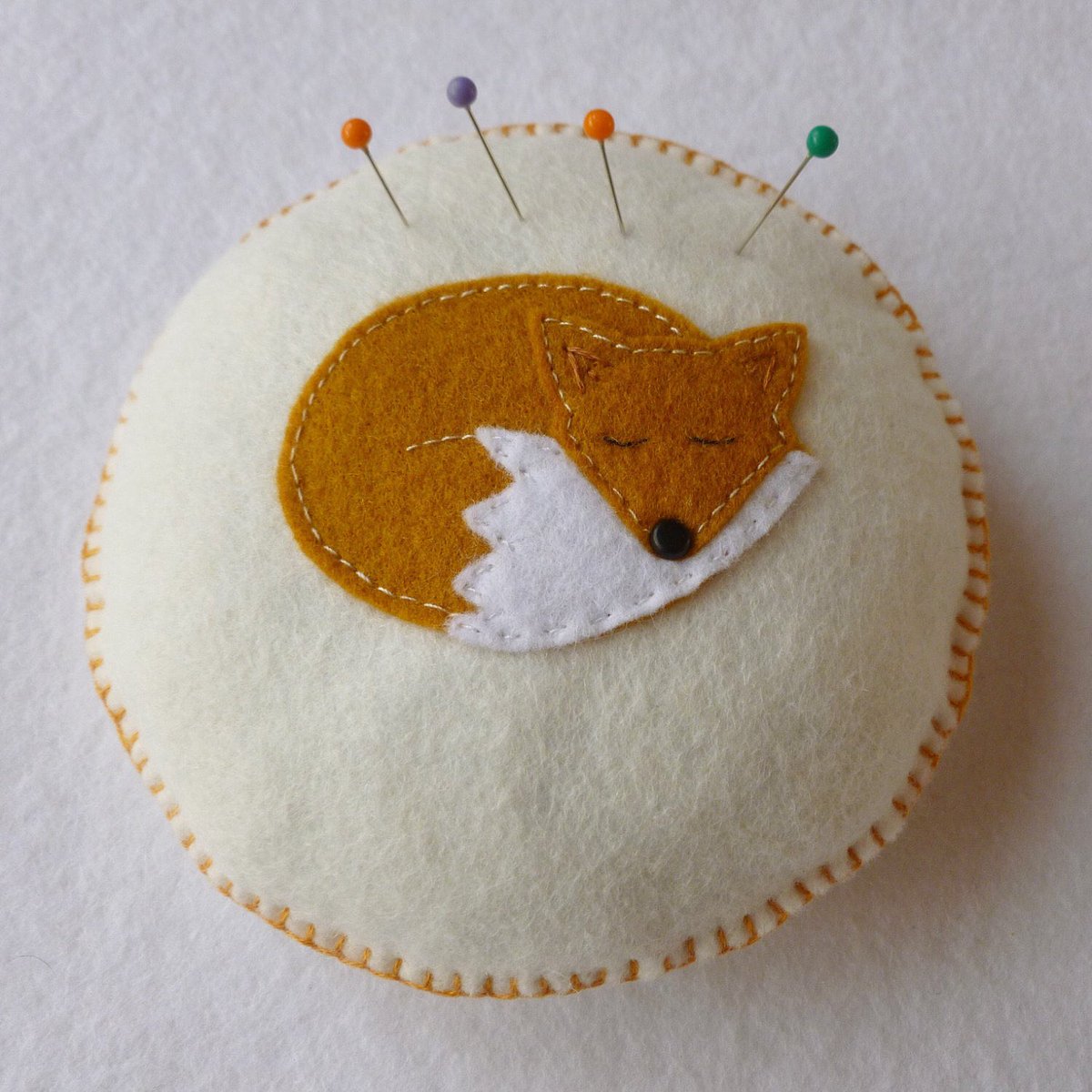 sewjunejones's tweet image. You’ll know where your pins and needles are with this sleepy fox pincushion. #earlybiz #easytosew #feltcrafts #etsy 

Felt PDF Sewing Pattern Sleepy Fox Pincushion etsy.me/2WT6DXA