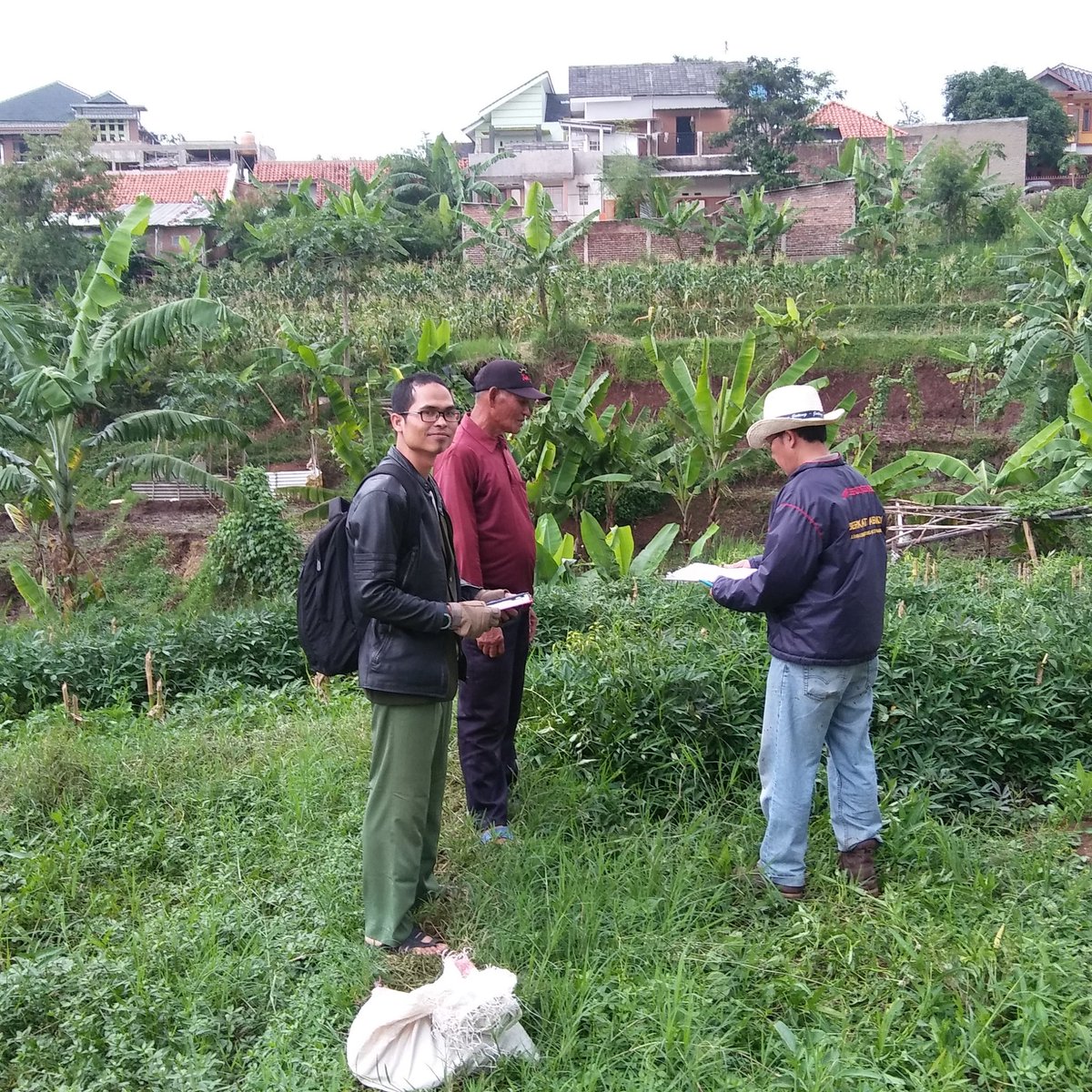 Bismillah... Alhamdulillah,  sahabat fillah mohon Do'a serta dukungannya saat ini sedang realisasi proses pengukuran tanah oleh BPN KOTA BANDUNG,, untuk Pembangunan Pondok Penghafal Qur'an Oase Qur'ani (PPQ) Bandung,, 

Info, Pengasuh pondok: 081221823982 (ust. Kunkun, al-Hafidz)