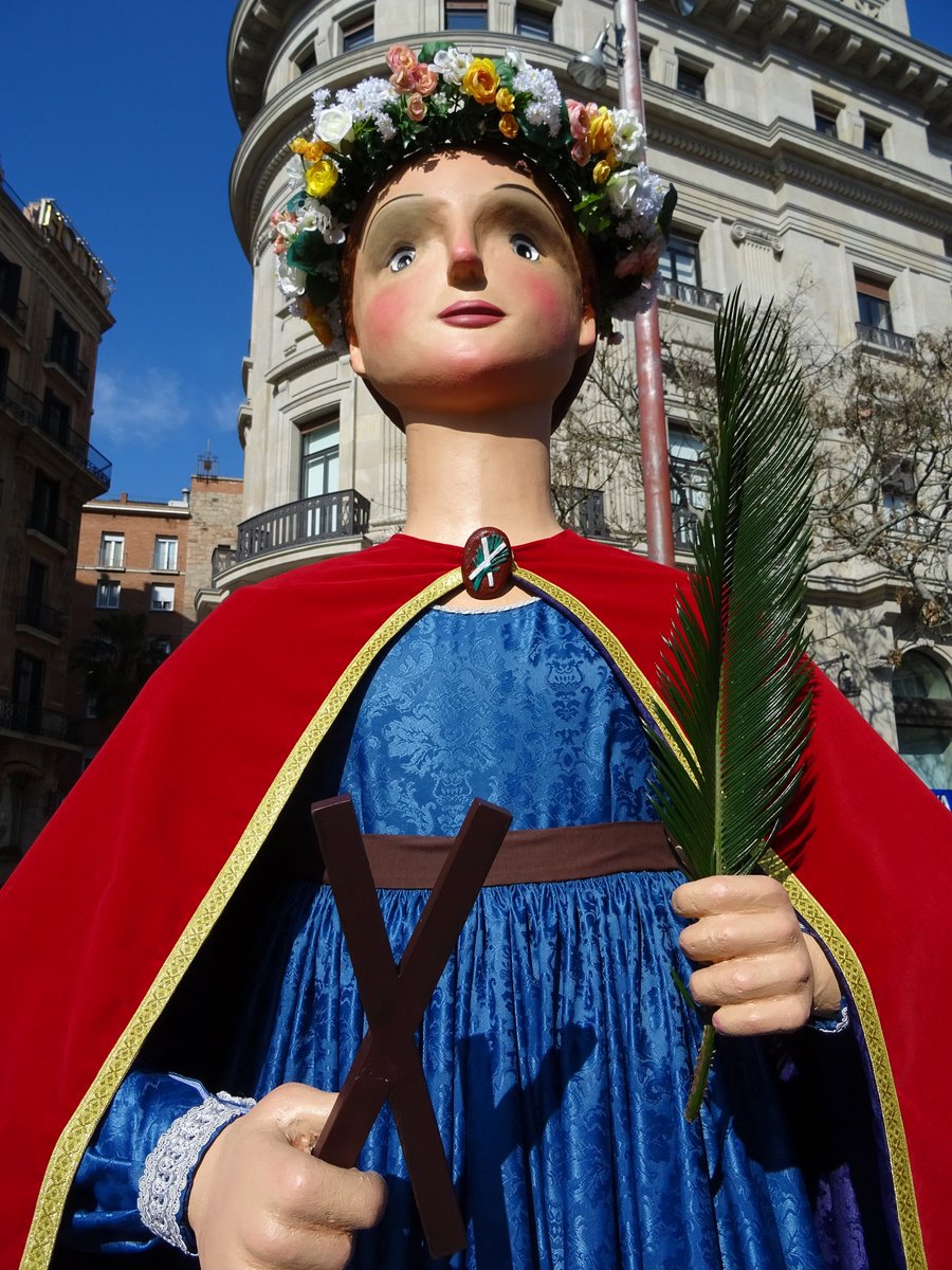 BONA DIADA DE SANTA EULÀLIA!

En honor a la nostra patrona avui us engresquem a viure La Col·locació del Penó i, sobretot, a celebrar amb totes les gegantes de Ciutat Vella el seu dia!

Visca Santa Eulàlia! Felicitats a totes!

#SantaEulàlia19