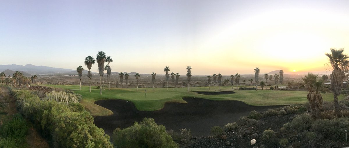 BarreroMiranda's tweet photo. Fantastic view from our room at #RoyalTenerifeCountryClub! Teide and sunrise! #DiamondDifference #diamondexperiences #Diamondresorts https://t.co/eW6ZnWbi2z