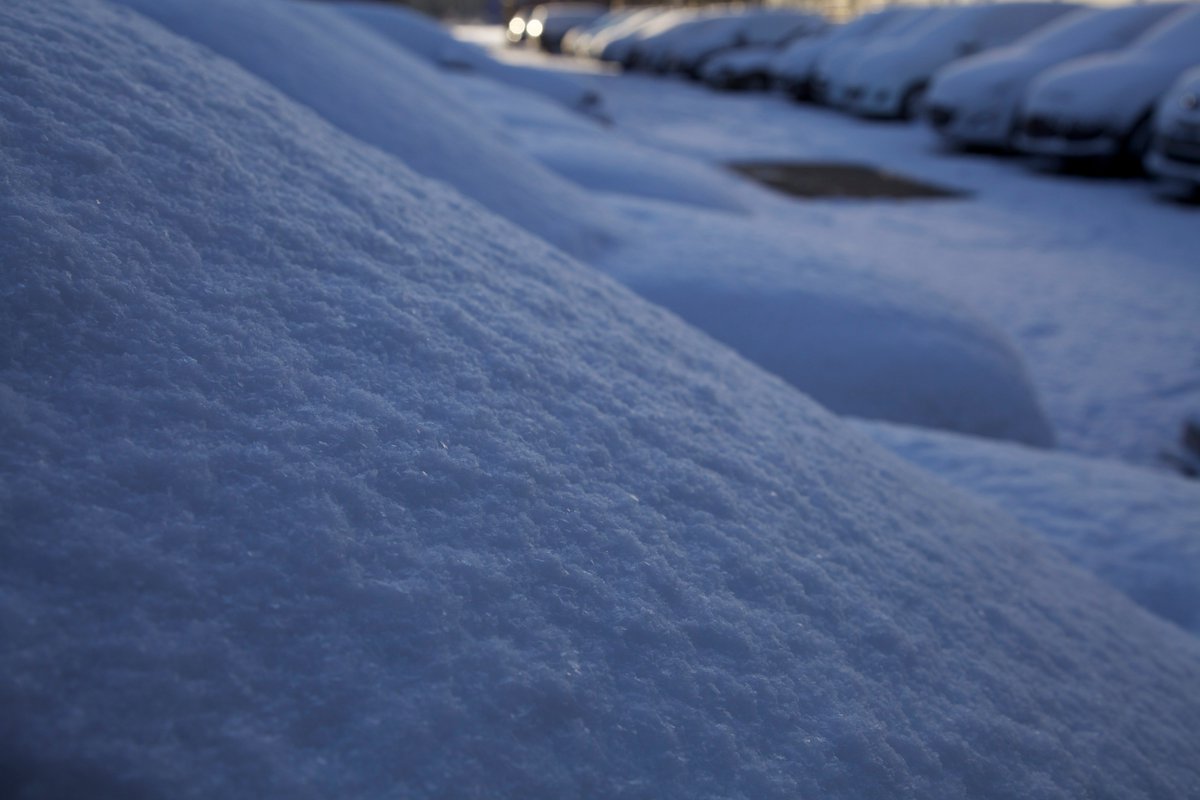 Autovanveen's tweet photo. Ga veilig op wintersport! Maak snel een afspraak voor een Wintercheck, Ga veilig op weg met goede winterbanden en niet te vergeten sneeuwkettingen!!!! 
https://t.co/3IBbyDX1SW https://t.co/Jny95ejgEQ